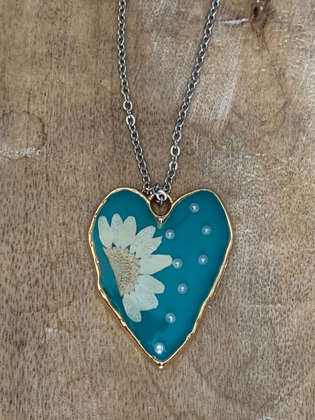 Collier breloque coeur en résine fleur de marguerite turquoise Comme un ange