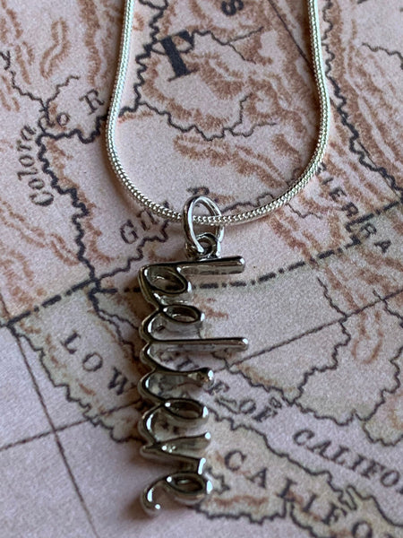 Collier corde blanche breloque belive Comme un ange