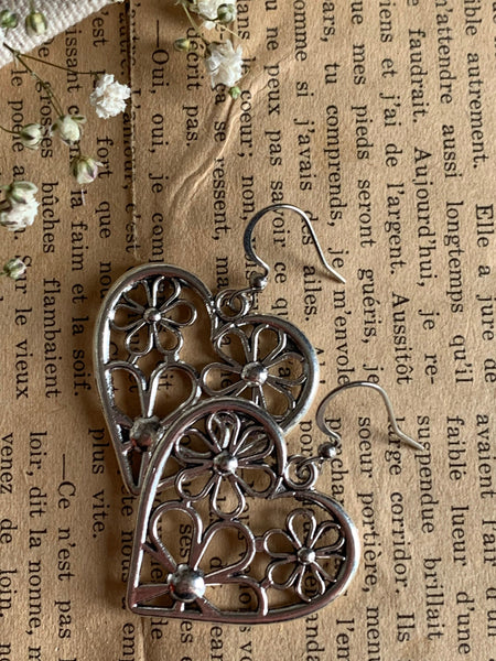 Boucles oreilles coeur et fleurs Comme un ange