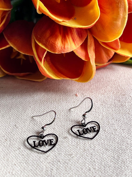 Boucles oreilles coeurs love noires Comme un ange