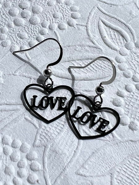 Boucles oreilles coeurs love noires Comme un ange