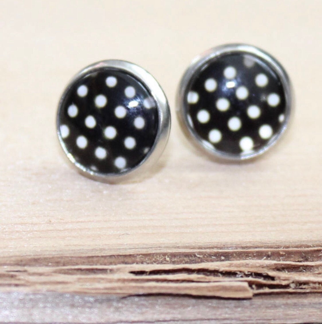 Boucles d'oreilles dôme verre noire et pois blanc, glass earring black and white, style retro ou Minnie Mouse, cadeau noel, bijoux fantaisie Comme un ange