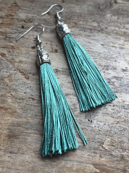 Boucles d’oreilles alliage de métaux argent et fils turquoises Comme un ange