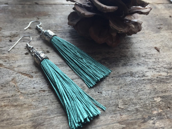 Boucles d’oreilles alliage de métaux argent et fils turquoises Comme un ange