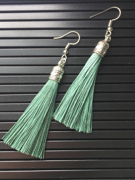 Boucles d’oreilles alliage de métaux argent et fils turquoises Comme un ange