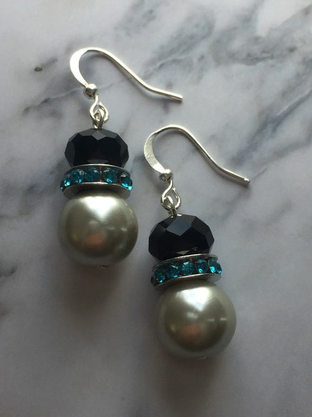 Boucles d’oreilles chic perles blanches et  noires Comme un ange