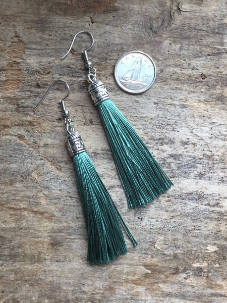 Boucles d’oreilles alliage de métaux argent et fils turquoises Comme un ange