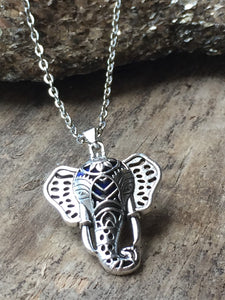 Breloque elephant charm necklace diffuseur, Collier d'aromathérapie, huile essentielle, aromatherapy necklace, lava beads Comme un ange