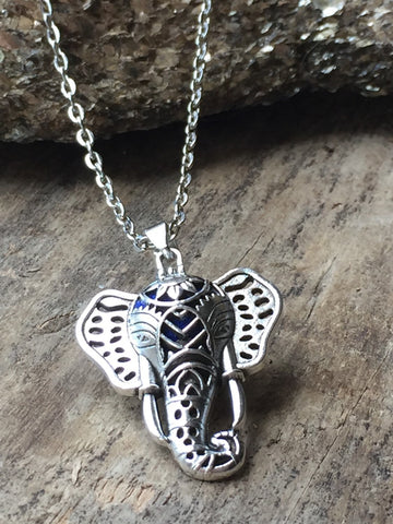 Breloque elephant charm necklace diffuseur, Collier d'aromathérapie, huile essentielle, aromatherapy necklace, lava beads Comme un ange