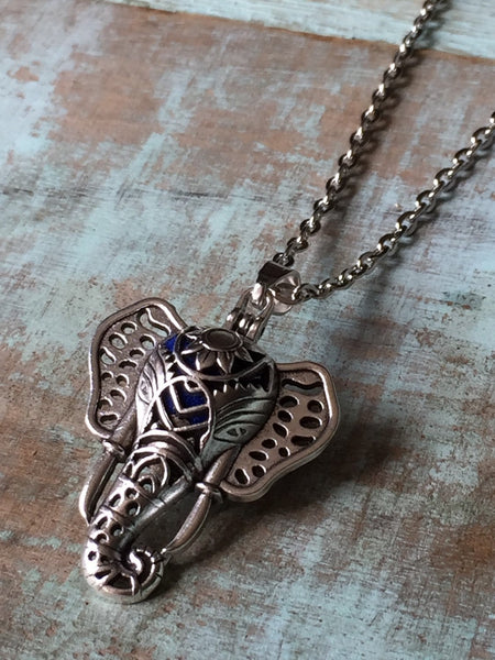 Breloque elephant charm necklace diffuseur, Collier d'aromathérapie, huile essentielle, aromatherapy necklace, lava beads Comme un ange