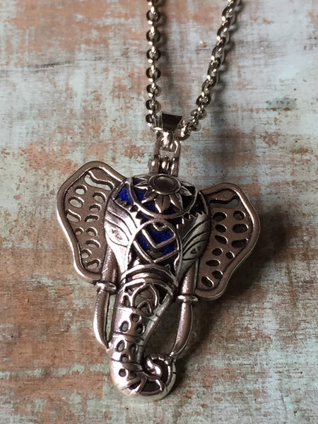 Breloque elephant charm necklace diffuseur, Collier d'aromathérapie, huile essentielle, aromatherapy necklace, lava beads Comme un ange
