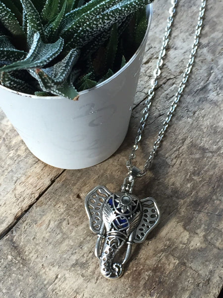 Breloque elephant charm necklace diffuseur, Collier d'aromathérapie, huile essentielle, aromatherapy necklace, lava beads Comme un ange