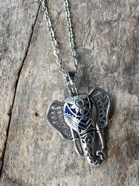 Breloque elephant charm necklace diffuseur, Collier d'aromathérapie, huile essentielle, aromatherapy necklace, lava beads Comme un ange