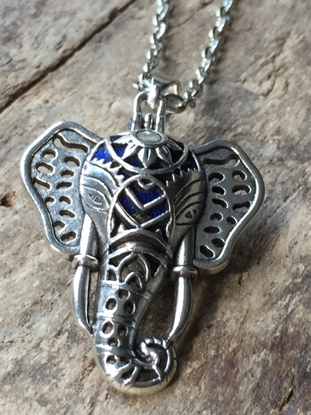Breloque elephant charm necklace diffuseur, Collier d'aromathérapie, huile essentielle, aromatherapy necklace, lava beads Comme un ange