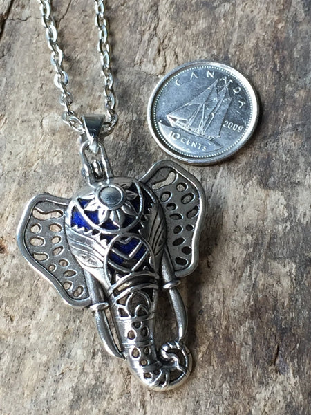 Breloque elephant charm necklace diffuseur, Collier d'aromathérapie, huile essentielle, aromatherapy necklace, lava beads Comme un ange