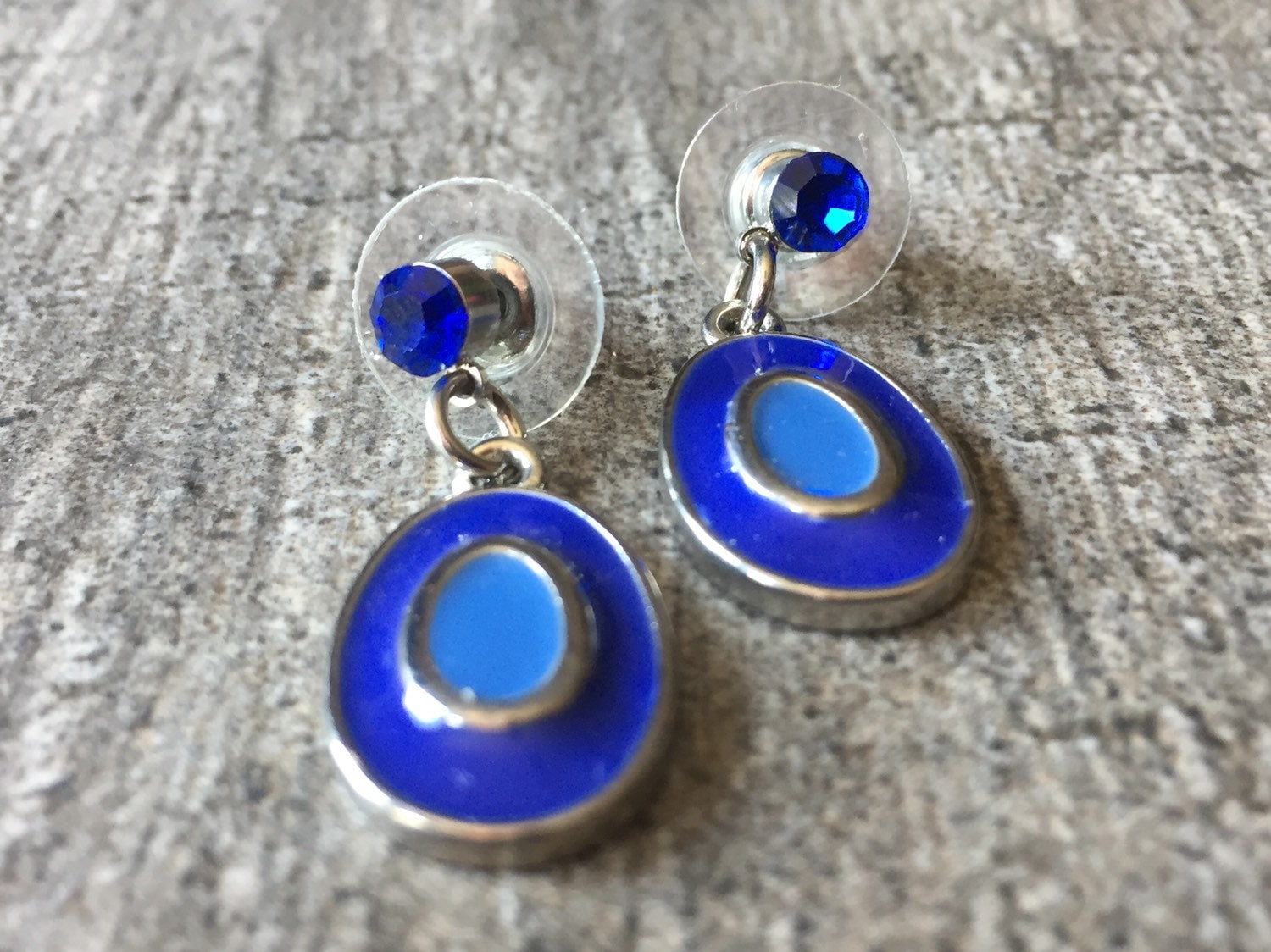 Boucles d'oreilles clou pendante bleu royal Comme un ange