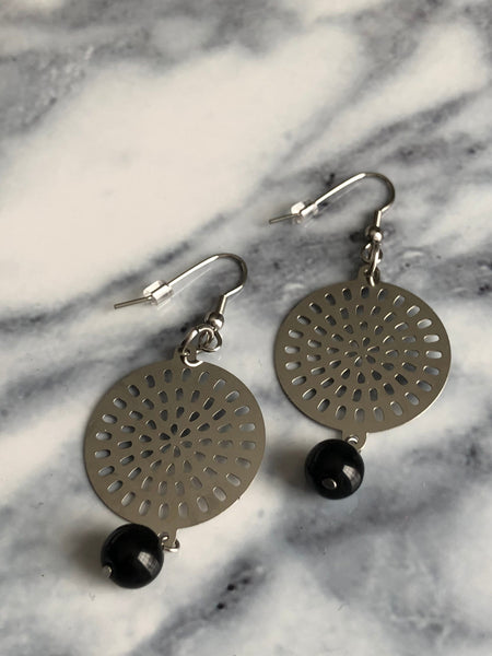 Round Mandala metal earring. Comme un ange
