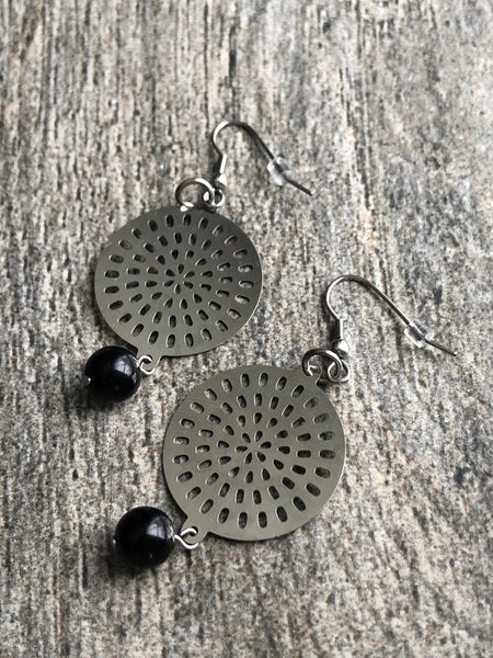 Round Mandala metal earring. Comme un ange