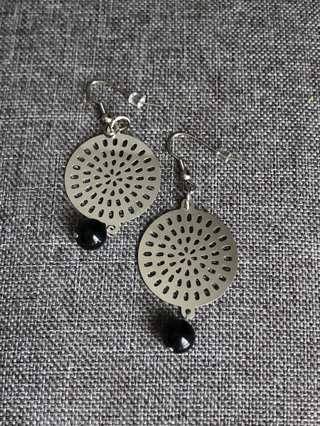 Round Mandala metal earring. Comme un ange