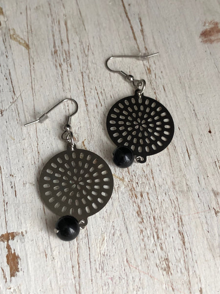 Round Mandala metal earring. Comme un ange