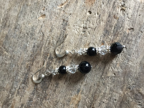 Boucles d’oreilles longues cristal et perles noirs black long Earrings Comme un ange