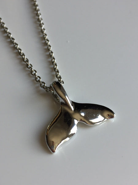 Collier couleur argenté petite sirène baleine poisson de mer mermaids whale silver  Necklace Comme un ange