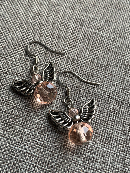Boucles d’oreilles ange argent et bille de résine rose Comme un ange