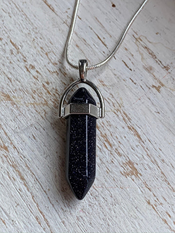 pendule collier chaîne argent et pendule bleu marin foncé avec des brillants Comme un ange