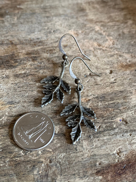 Boucles d’oreilles breloque feuille bronze Comme un ange