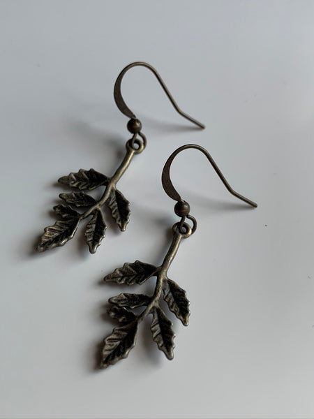 Boucles d’oreilles breloque feuille bronze Comme un ange