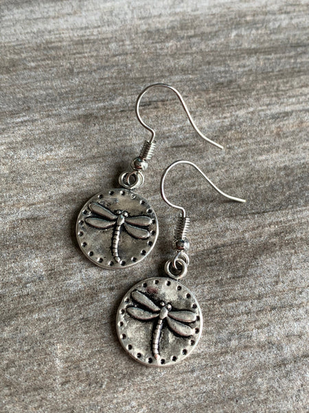 Boucles d’oreilles breloque médaillon argent libellule Comme un ange