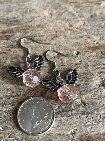 Boucles d’oreilles ange argent et bille de résine rose Comme un ange