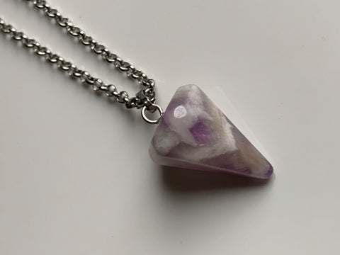 Collier pendule breloque pierre mauve amethyste Comme un ange