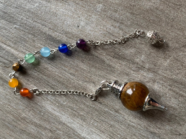 Pendule pierre brune et chaîne argent avec billes de résine arc-en-ciel chackras pendulum mystique Comme un ange