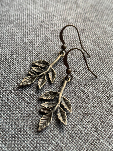 Boucles d’oreilles breloque feuille bronze Comme un ange