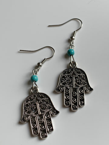 Boucles d’oreilles breloque argent main de fatma Fatima symbole et bille de résine turquoise Comme un ange