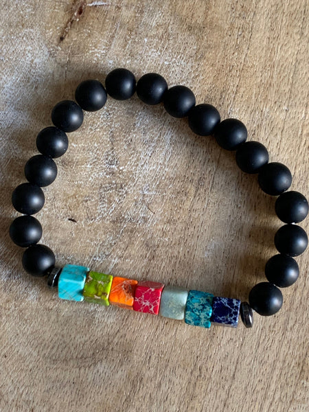 Bracelet billes noires mat et billes chackras arc-en-ciel Comme un ange