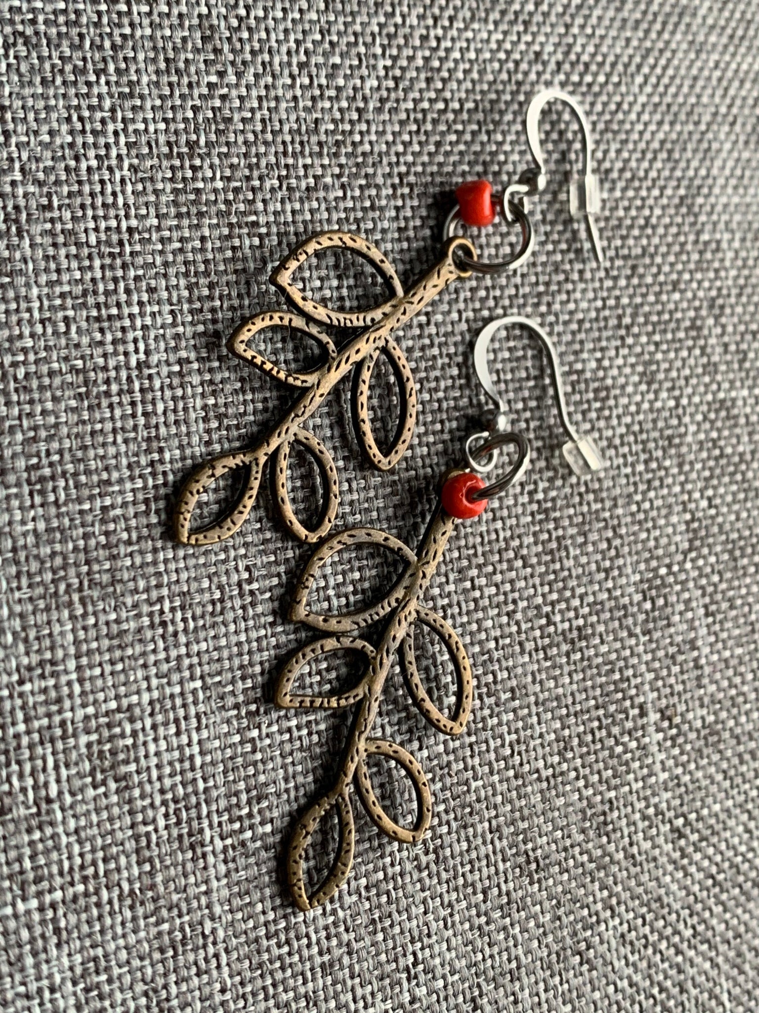 Boucles d’oreilles breloque feuilles bronze Comme un ange