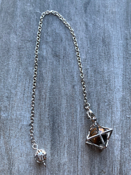Pendule alliage de métaux argent et billes œil de tigre pendulum mystique Comme un ange