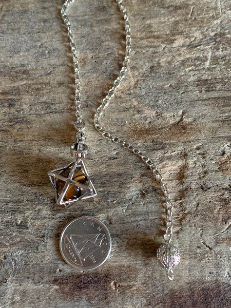 Pendule alliage de métaux argent et billes œil de tigre pendulum mystique Comme un ange