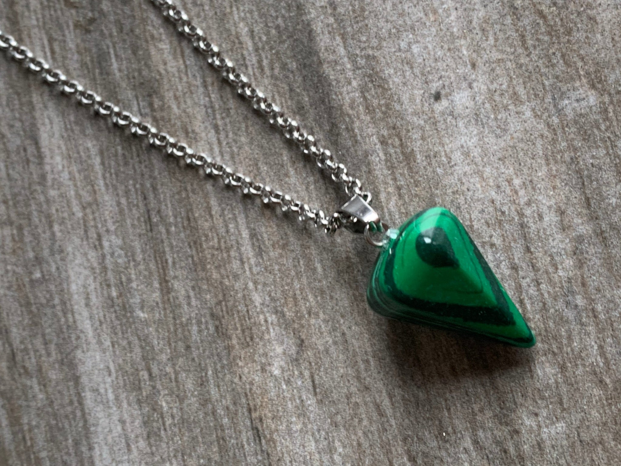 Collier pendule chaine argent et pierre verte pendulum mystique Comme un ange