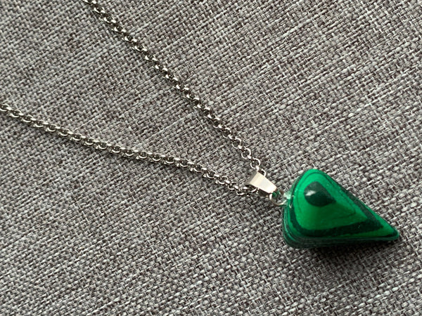 Collier pendule chaine argent et pierre verte pendulum mystique Comme un ange