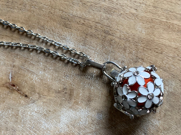 Collier breloque fleurs argent bijoux diffuseur Comme un ange