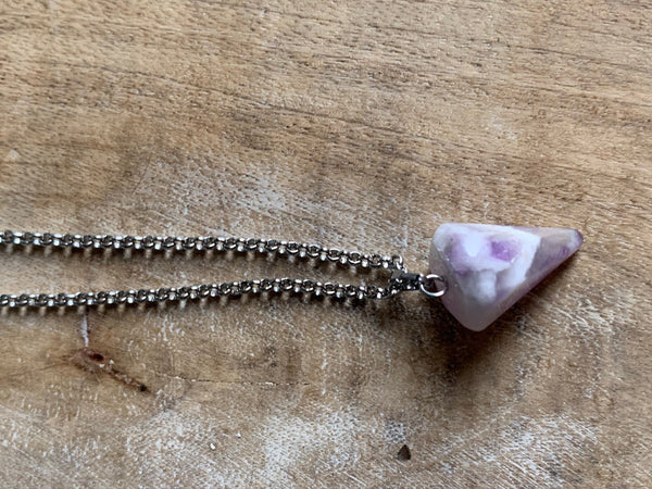 Collier pendule breloque pierre mauve amethyste Comme un ange