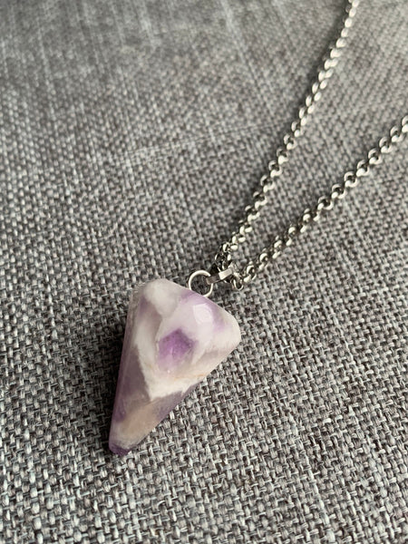 Collier pendule breloque pierre mauve amethyste Comme un ange