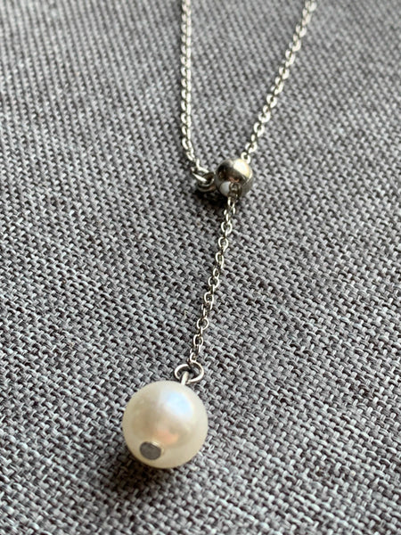 Collier breloque fleurs argent et perle blanche chic Comme un ange