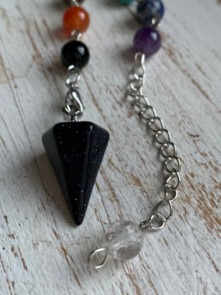 pierre noire brillante sur chaîne argent et billes de verre chackras arc-en-ciel pendulum mystique Comme un ange
