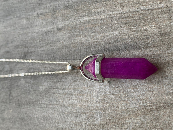 Collier pendule pierre mauve sur chaîne argent Comme un ange