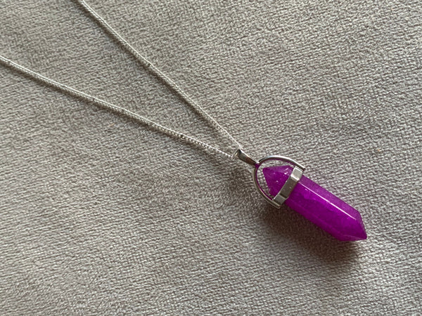 Collier pendule pierre mauve sur chaîne argent Comme un ange