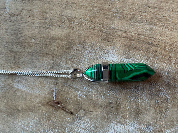 Collier breloque alliage de métaux argent et pierre verte marbrée pendule pendulum mystique Comme un ange